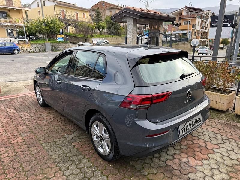 Usata VW Golf VII Life 116 CV (85 kW) 2021 Grigio Utilitaria