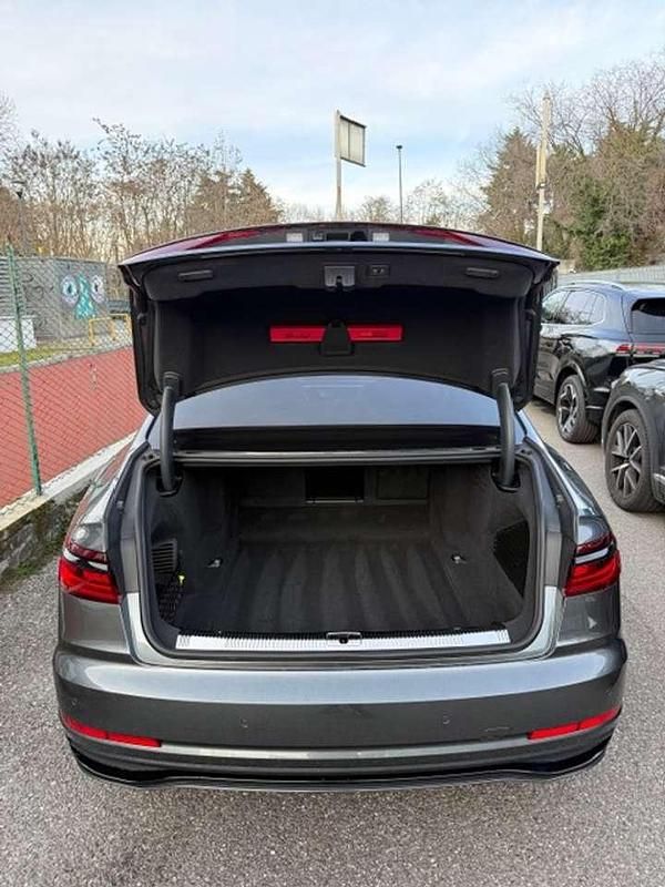 Usata Audi A8 Design 286 CV (210 kW) 2023 Grigio daytona perlato Berlina