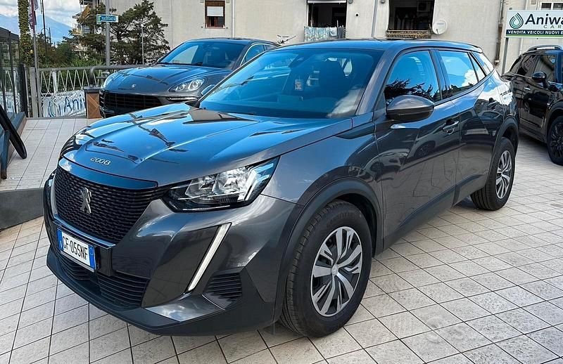 Usata Peugeot 2008 Active 110 CV (80 kW) 2021 Grigio SUV