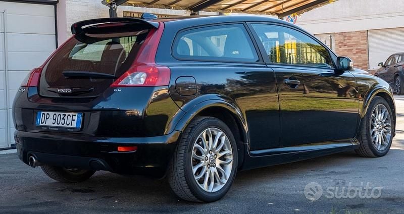 Usata Volvo C30 109 CV (80 kW) 2008 Nero Utilitaria