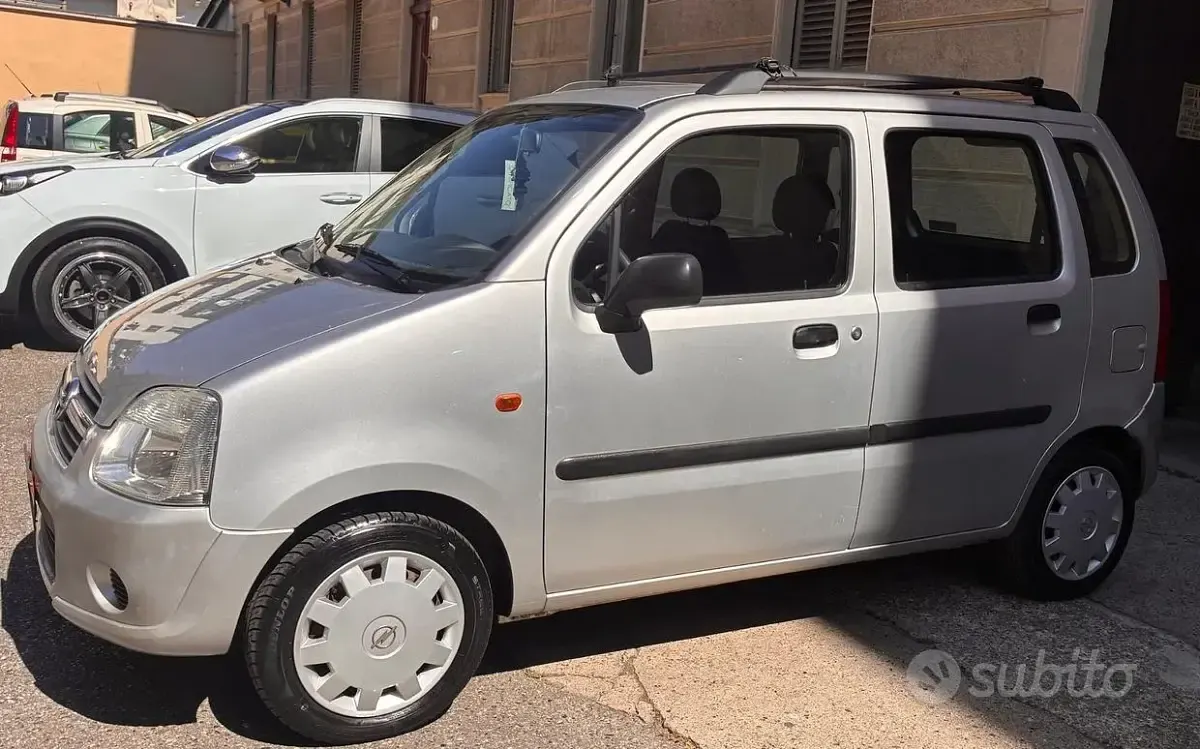 Usata Opel Agila 60 CV (44 kW) 2004 Grigio Monovolume