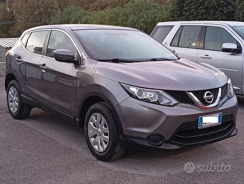Grigio Usata 2015 Nissan Qashqai Tekna SUV | 8900 € (Super prezzo) - Immagine 1/4