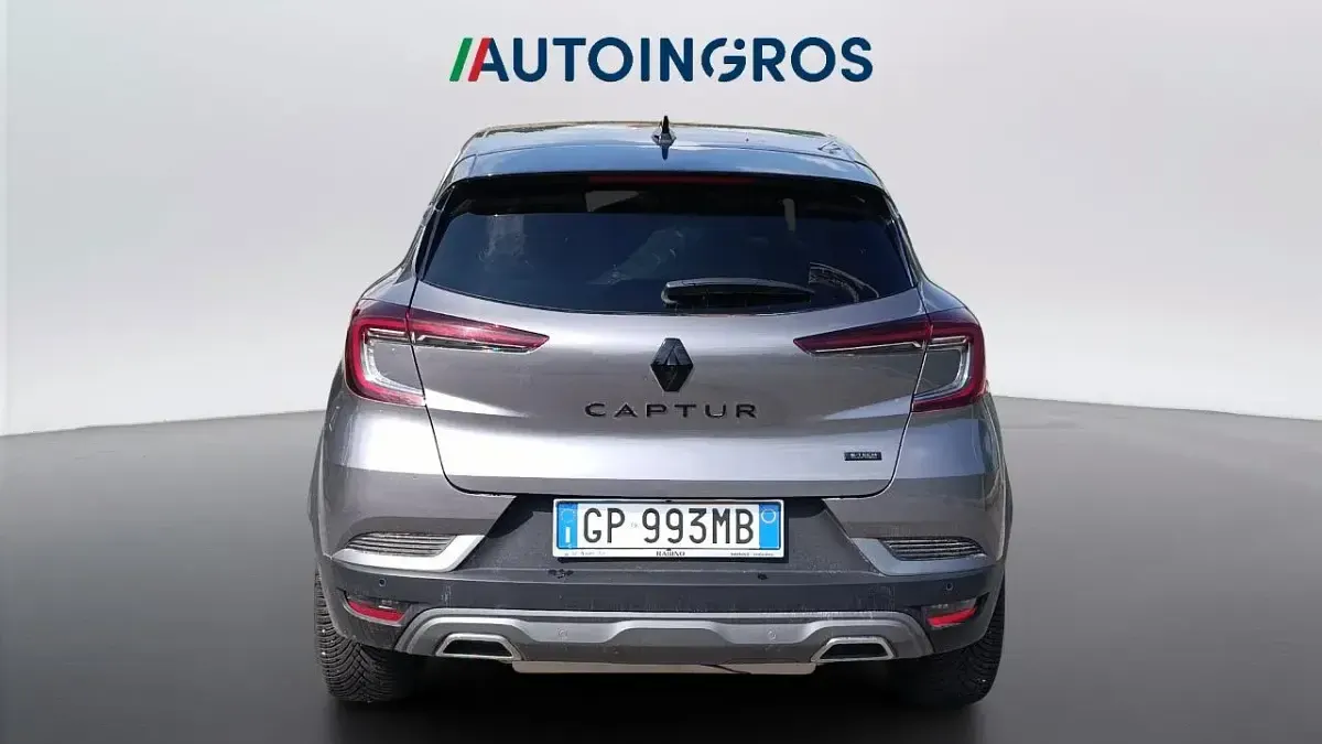 Usata Renault Captur Engineered 92 CV (67 kW) 2023 Grigio SUV