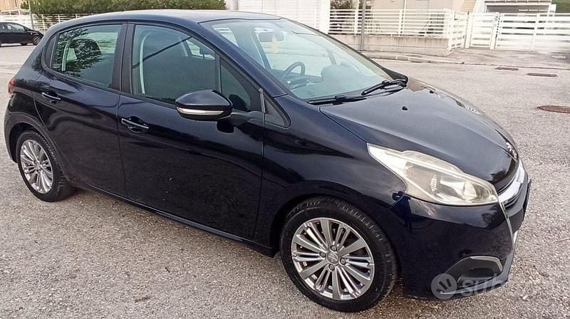 Usata Peugeot 208 Active 75 CV (55 kW) 2015 Blu Utilitaria
