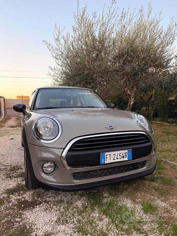Usata Mini ONE 102 CV (75 kW) 2019 Grigio Utilitaria