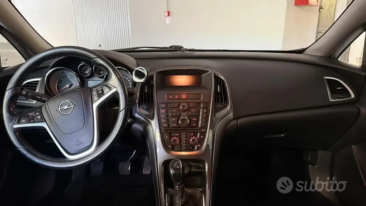 Usata Opel Astra Sport 60 CV (44 kW) 2013 Grigio Station wagon