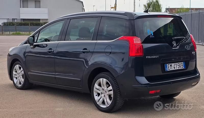 Usata Peugeot 5008 Allure 111 CV (81 kW) 2012 Blu Monovolume