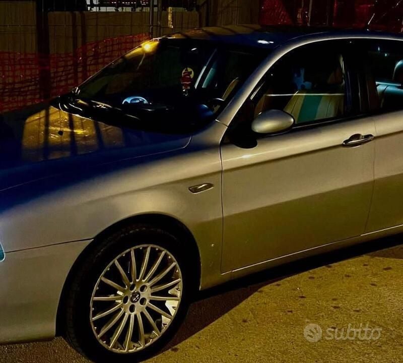 Usata Alfa Romeo 147 150 CV (110 kW) 2006 Grigio Utilitaria