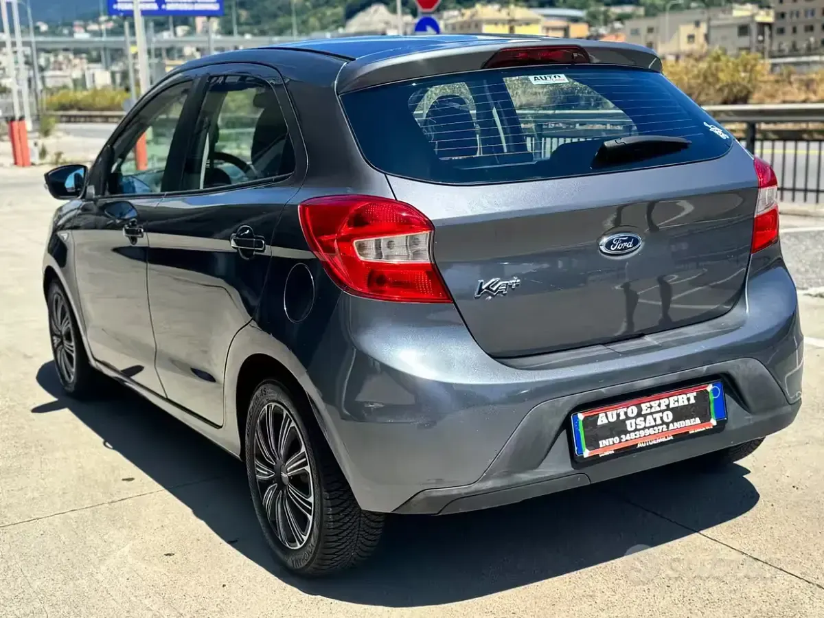 Usata Ford Ka Plus Titanium 71 CV (52 kW) 2016 Grigio Utilitaria