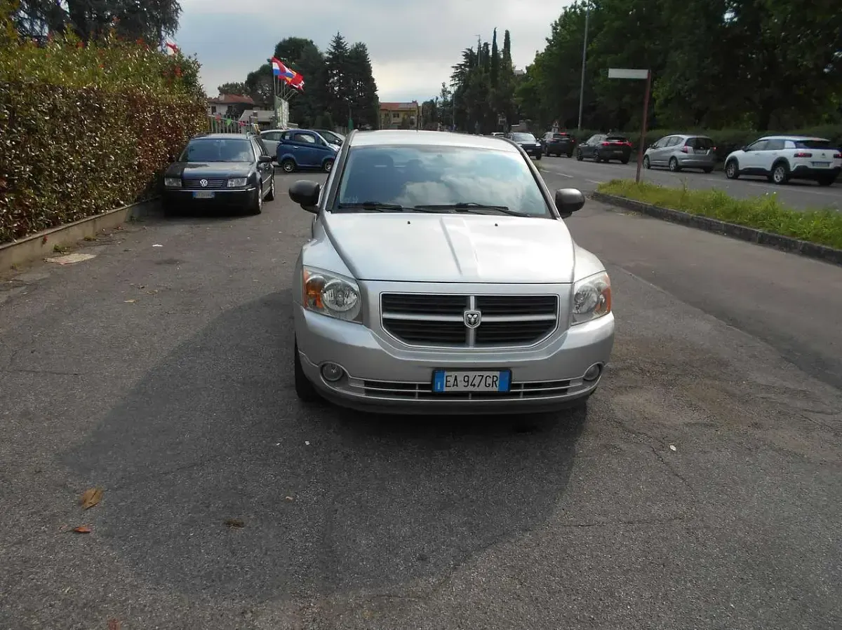Usata Dodge Caliber SXT 140 CV (102 kW) 2010 Argento Utilitaria