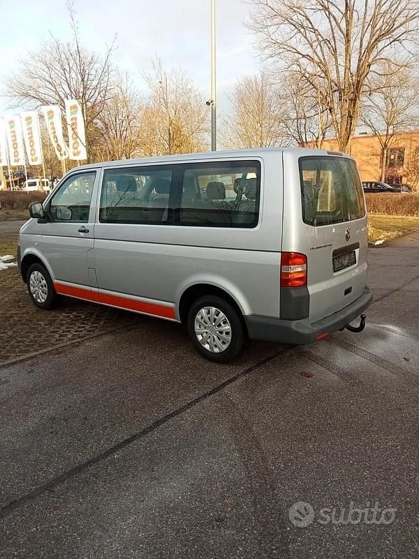 Usata VW Caravelle Trendline 131 CV (96 kW) 2008 Grigio Monovolume