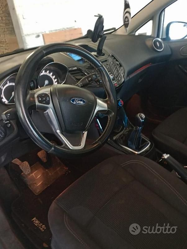 Usata Ford Fiesta 75 CV (55 kW) 2016 Bianco Utilitaria