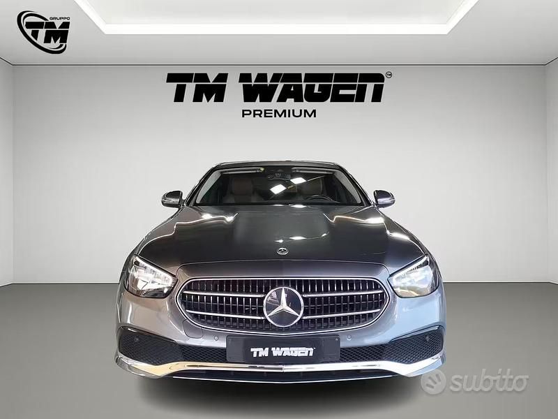 Usata Mercedes E220 Business 194 CV (142 kW) 2021 Grigio Berlina