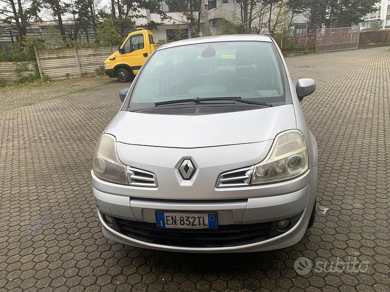 Usata Renault Modus 74 CV (54 kW) 2012 Grigio Monovolume