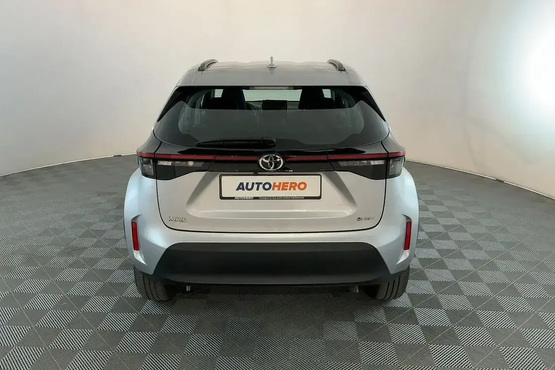 Usata Toyota Yaris Active 116 CV (85 kW) 2025 Argento Utilitaria