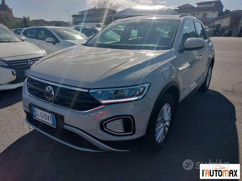 Usata VW T-Roc Life 150 CV (110 kW) 2023 Beige SUV