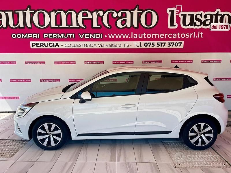 Używany Renault Clio V Business 101 KM (74 kW) 2020 Biały Sedan/Limuzyna