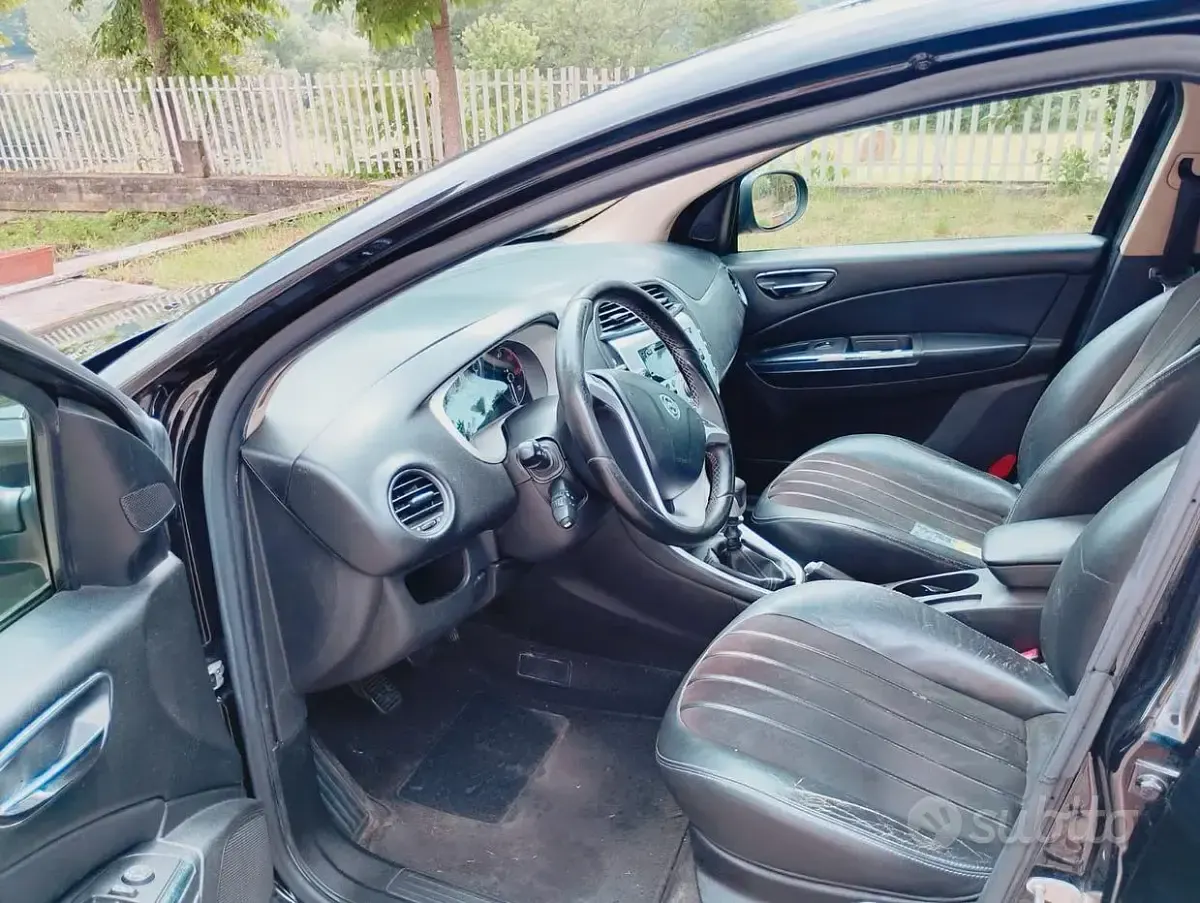 Usata Lancia Delta 120 CV (88 kW) 2012 Nero Utilitaria
