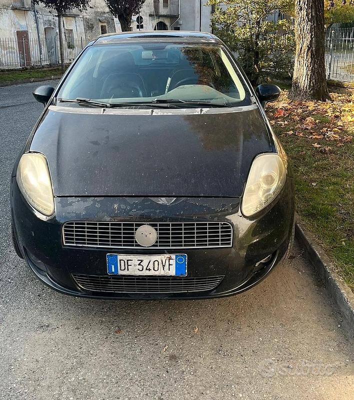 Nero Usata 2005 Fiat Punto Tre volumi | 700 € (Super prezzo) - Immagine 1/4