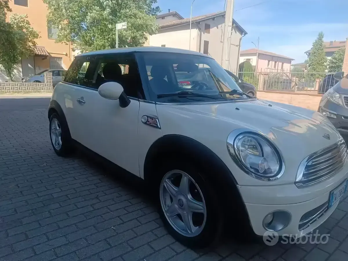 Usata Mini ONE 75 CV (55 kW) 2009 Beige Utilitaria