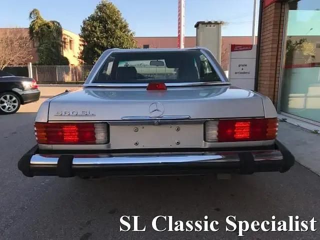 Usata Mercedes SL500 231 CV (169 kW) 1987 Argento metallizzato Cabrio