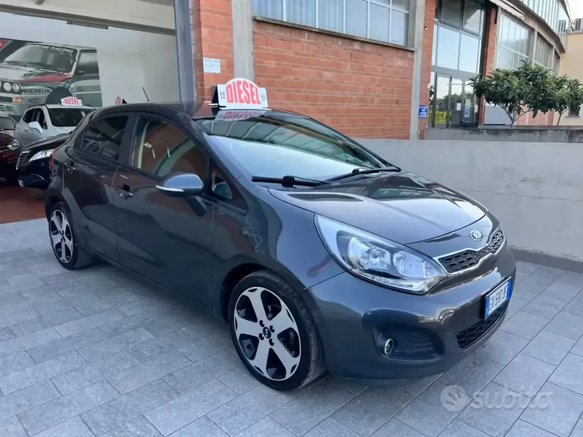 Usata Kia Rio 75 CV (55 kW) 2014 Grigio Berlina