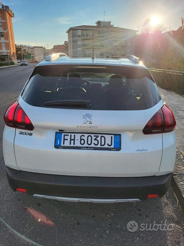 Usata Peugeot 2008 Allure 100 CV (73 kW) 2017 Bianco SUV