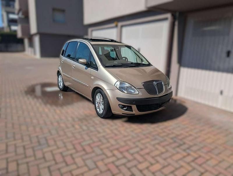 Usata Lancia Musa 101 CV (74 kW) 2005 Oro Monovolume