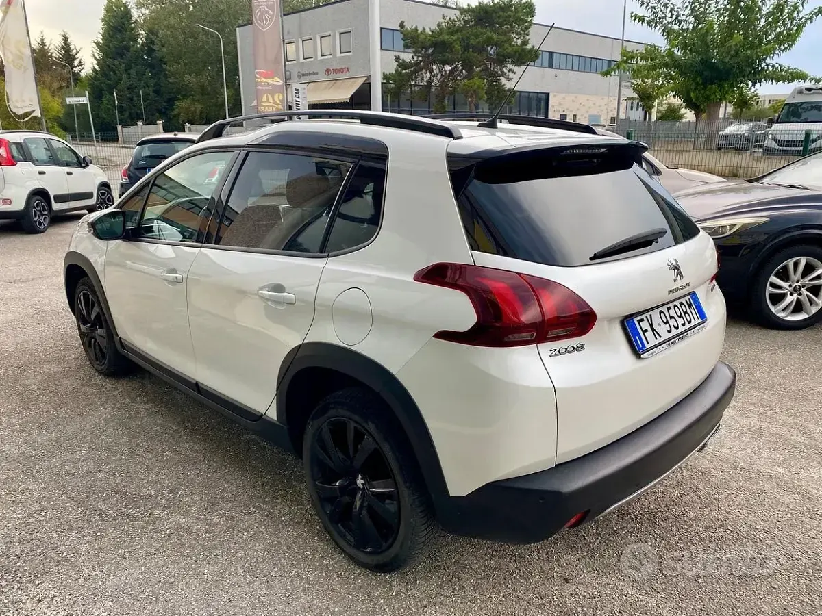 Usata Peugeot 2008 GT-line 99 CV (72 kW) 2017 Bianco SUV