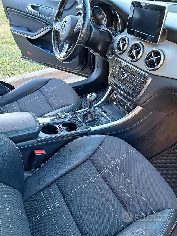 Usata Mercedes CLA200 Shooting Brake AMG 136 CV (100 kW) 2016 Nero Station wagon