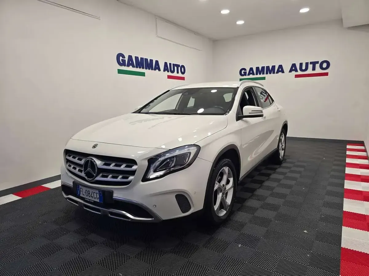 Usata Mercedes GLA180 109 CV (80 kW) 2017 Bianco SUV