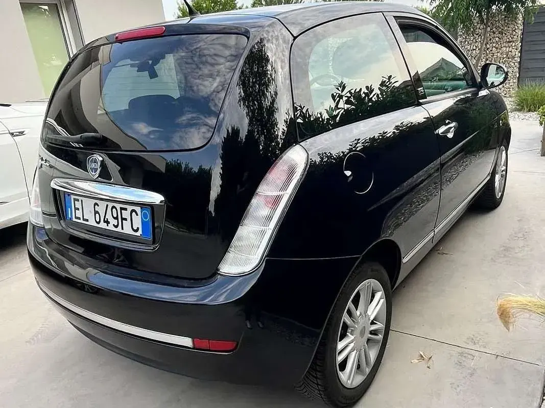 Usata Lancia Ypsilon 69 CV (50 kW) 2011 Nero Utilitaria