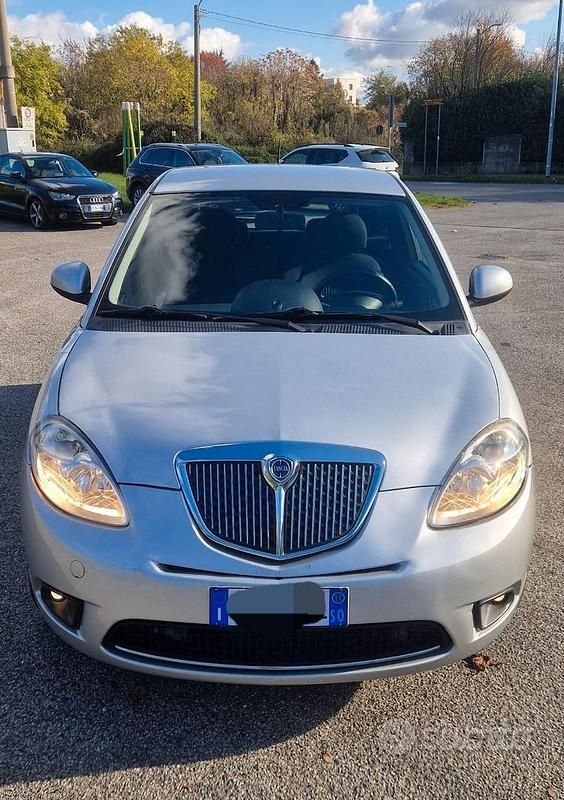 Usata Lancia Ypsilon 69 CV (50 kW) 2011 Grigio Utilitaria