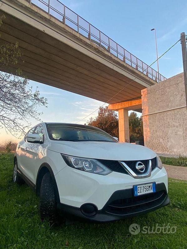 Bianco Usata 2015 Nissan Qashqai Tekna SUV | 9990 € (Buon prezzo) - Immagine 1/4