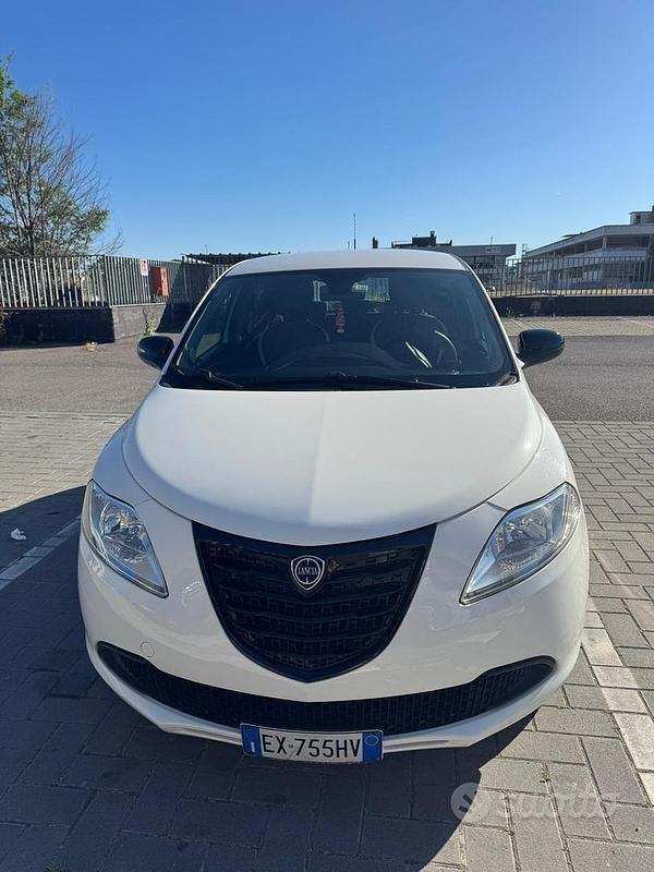 Usata Lancia Ypsilon 69 CV (50 kW) 2014 Bianco Utilitaria