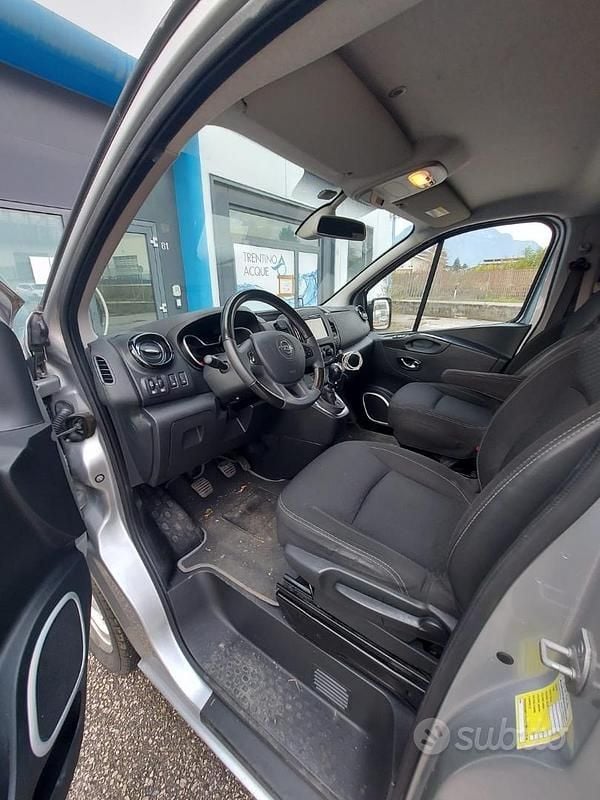 Usata Opel Vivaro 2015 Grigio Monovolume