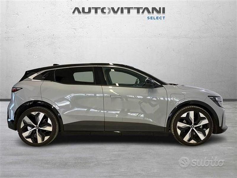 Usata Renault Megane E-Tech Techno 161 kW (220 CV) 2023 Grigio scuro Berlina