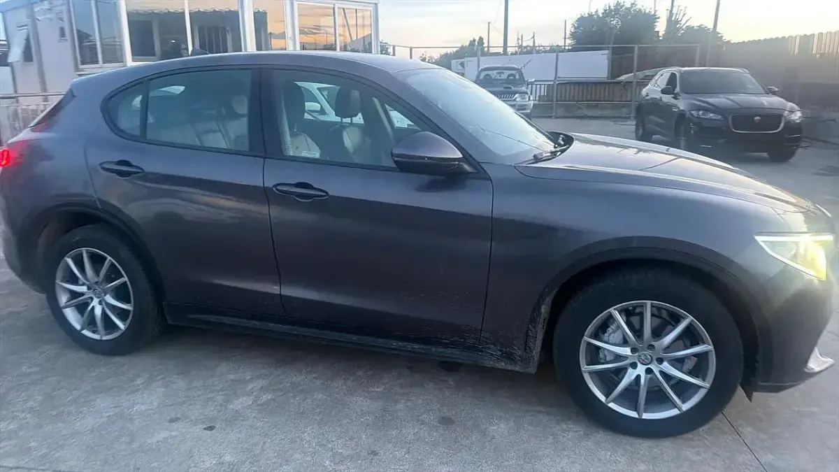 Usata Alfa Romeo Stelvio Business 210 CV (154 kW) 2017 Grigio SUV