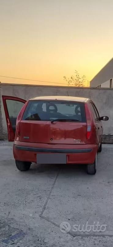 Usata Fiat Punto 60 CV (44 kW) 2004 Rosso Utilitaria