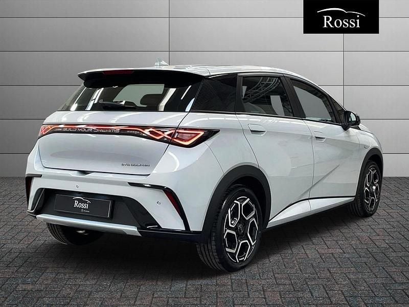 Nuova BYD Dolphin Comfort 150 kW (204 CV) 2026 Skiing white Utilitaria