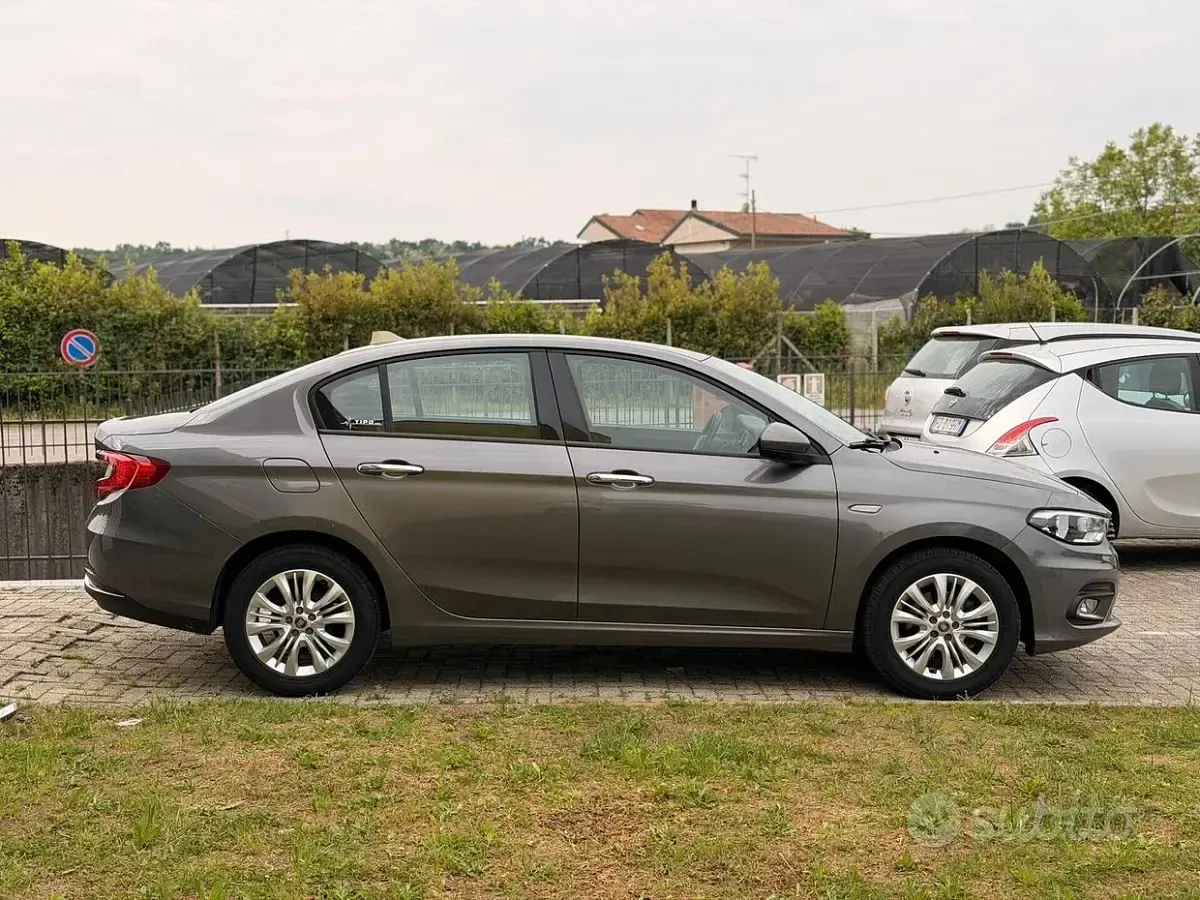 Usata Fiat Tipo Lounge 95 CV (69 kW) 2016 Grigio Berlina
