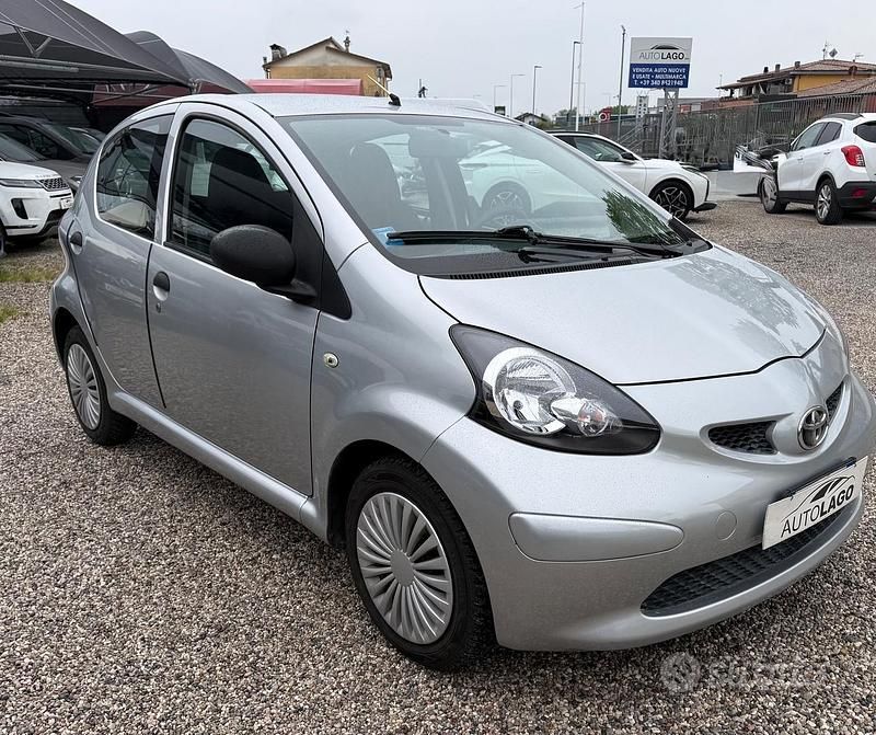 Usata Toyota Aygo Sol 67 CV (49 kW) 2008 Grigio Utilitaria