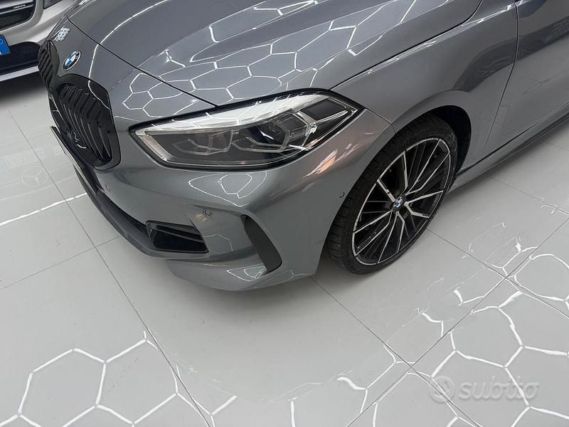 Usata BMW 118 150 CV (110 kW) 2023 Grigio Utilitaria