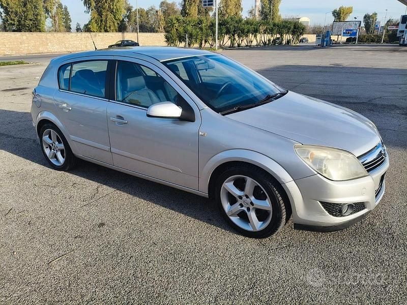 Usata Opel Astra Cosmo 101 CV (74 kW) 2008 Grigio Berlina