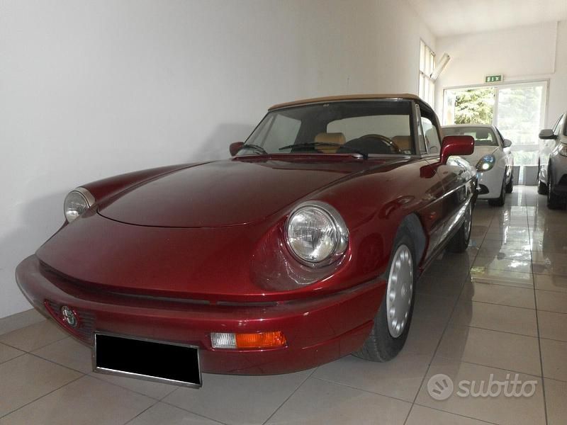 Usata Alfa Romeo Spider 106 CV (77 kW) 1992 Rosso Cabrio