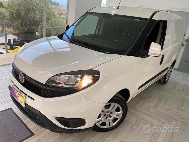Usata Fiat Doblò 105 CV (77 kW) 2020 Bianco Monovolume