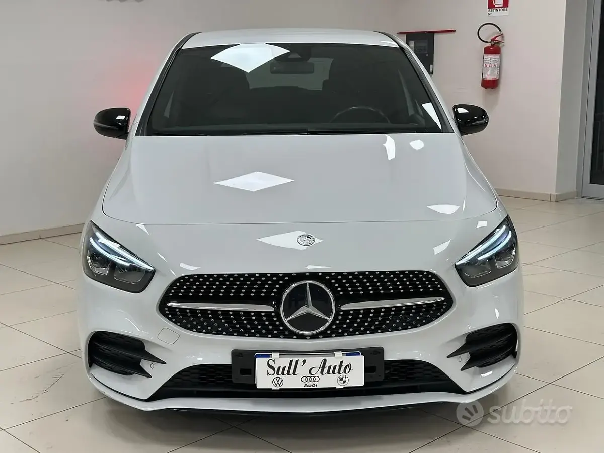 Usata Mercedes B180 Premium 116 CV (85 kW) 2022 Grigio Utilitaria