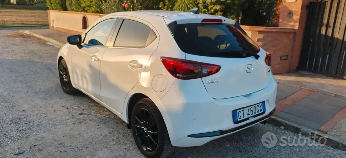 Usata Mazda 121 75 CV (55 kW) 2024 Bianco Berlina