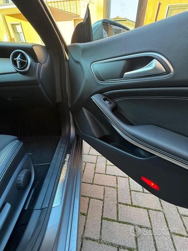Usata Mercedes CLA200 Shooting Brake 136 CV (100 kW) 2016 Grigio Station wagon