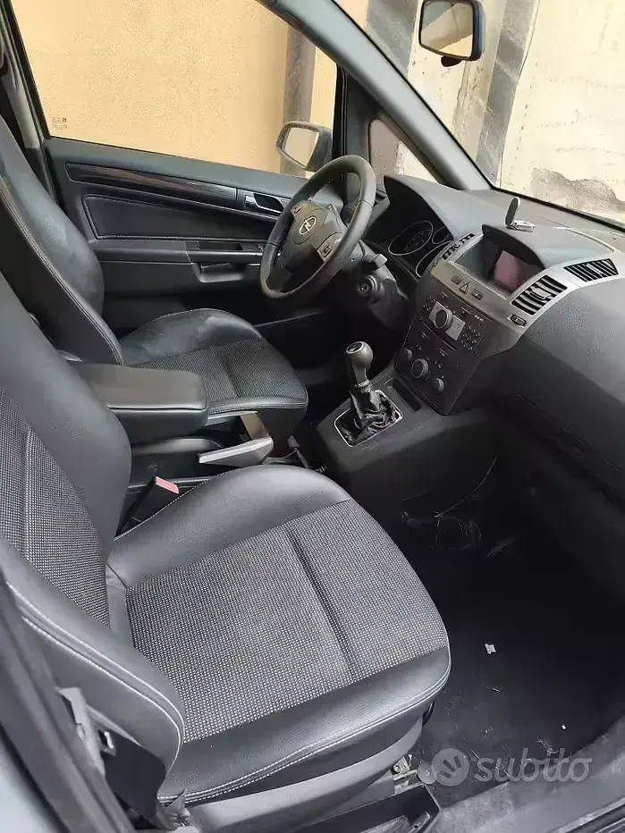Usata Opel Zafira 101 CV (74 kW) 2006 Grigio Monovolume